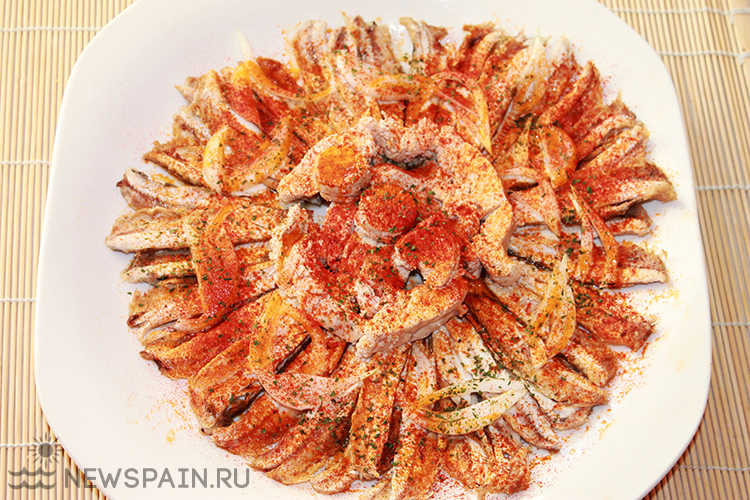 Закуска из анчоусов и икры мерлусы по-галисийски