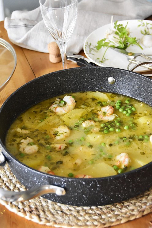 Картофель в зелёном соусе с креветками